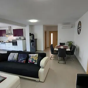 Appartamento Bora Ližnjan